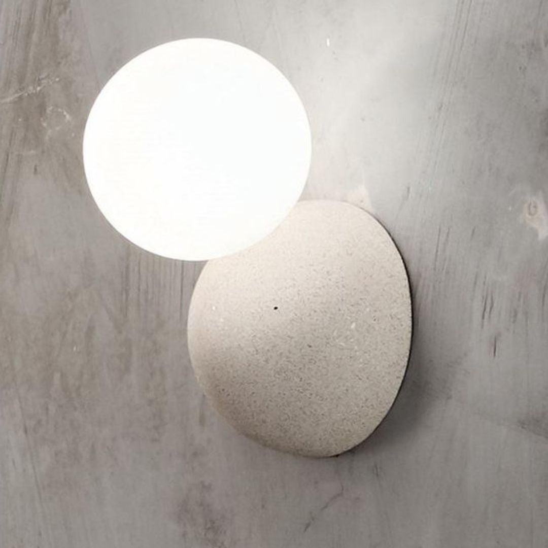 Applique in cemento con sferetta in vetro bianco art ROCK APPL