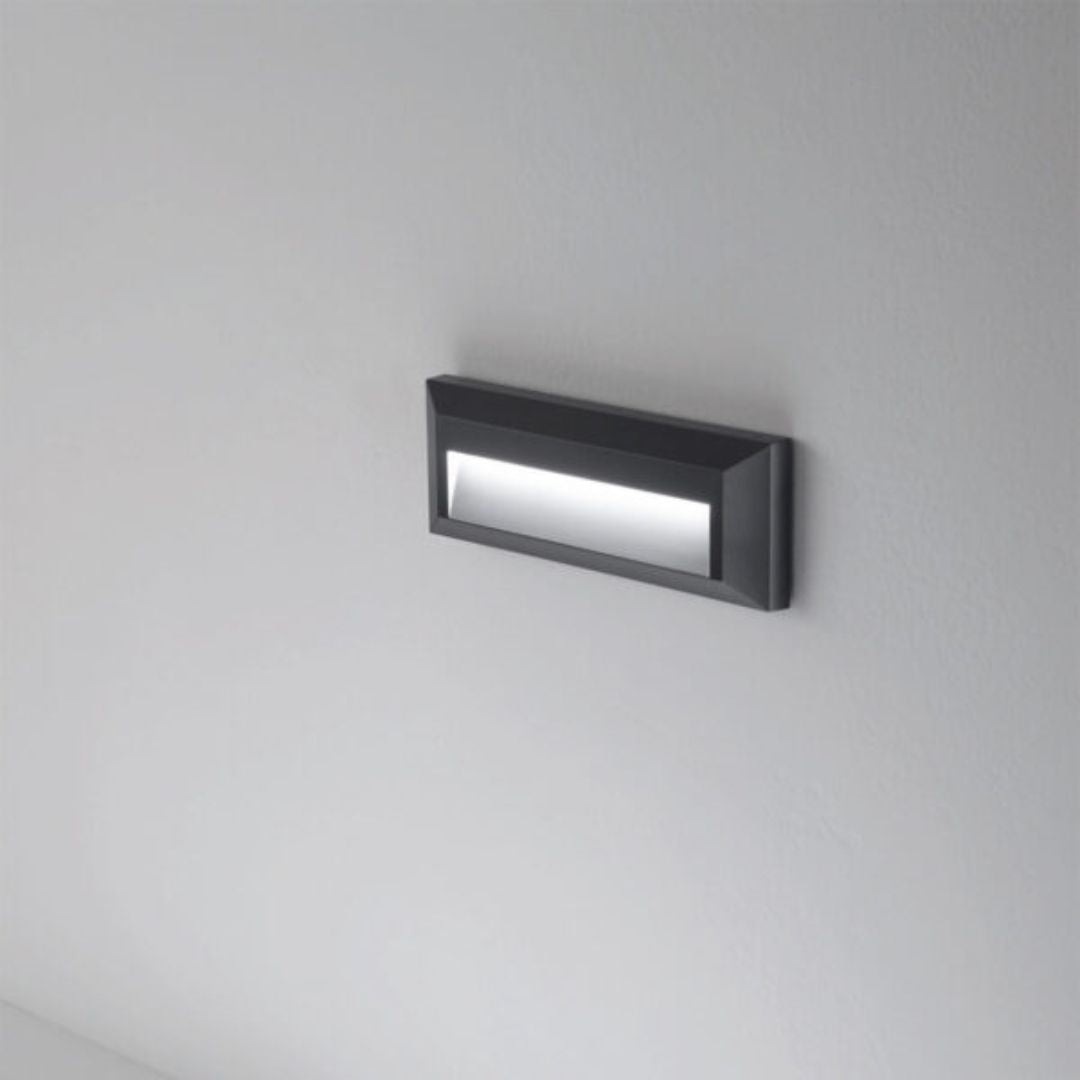 Segnapasso da esterno IP65 led 2w 3000°k o 4000°k cod. 302-302W