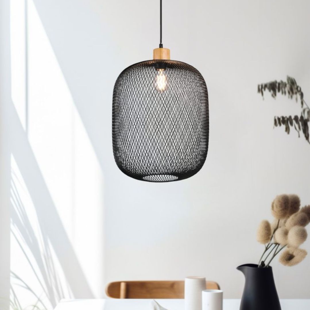 Sospensione in rete in metallo nero con dettagli in legno naturale art. CALIMERO