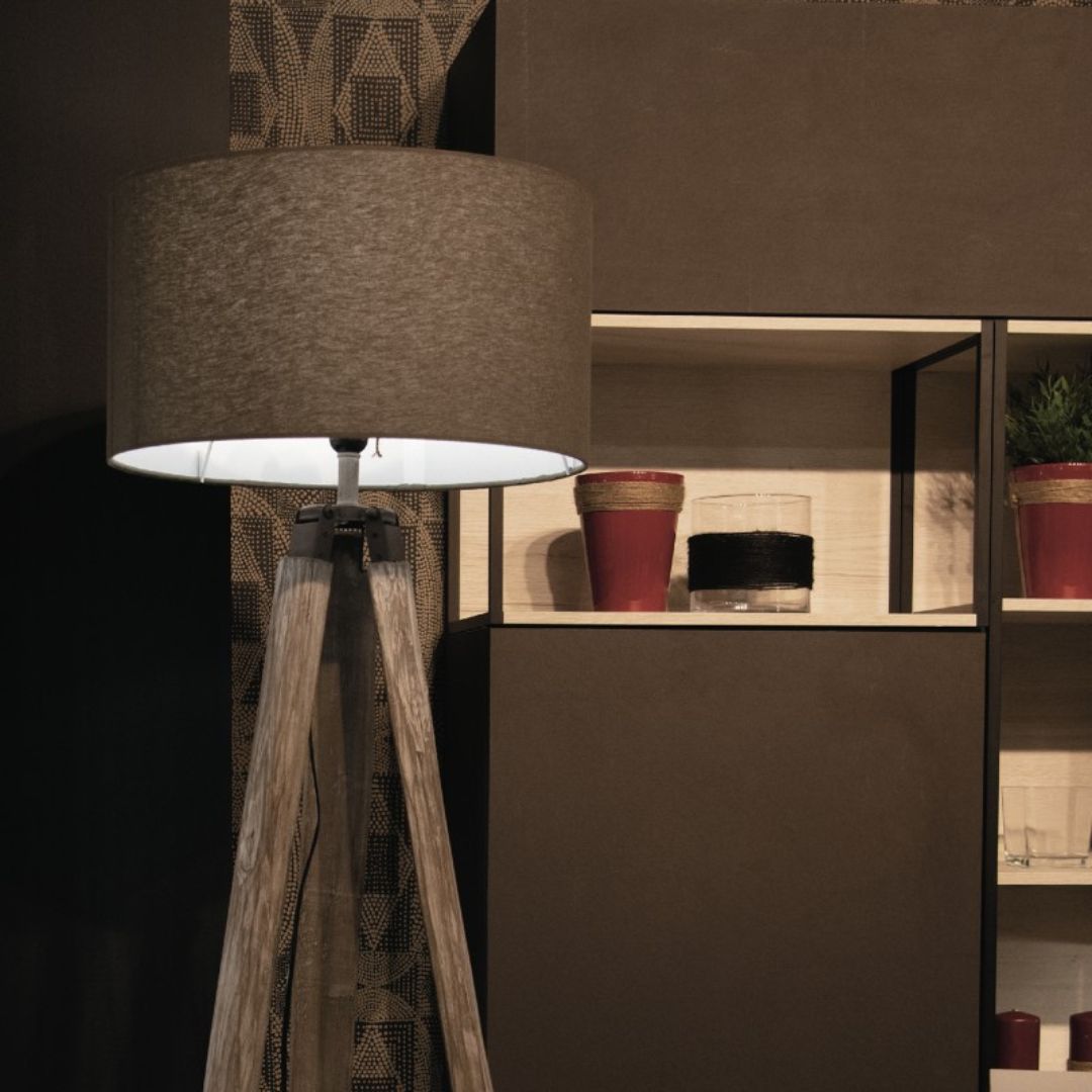 Piantana 3 piedi in legno e paralume Ø45cm in tessuto tortora art. GALLERY-PT