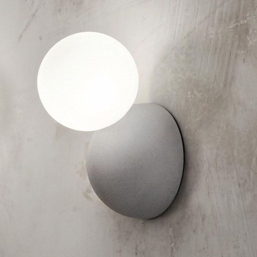Applique in cemento con sferetta in vetro bianco art ROCK APPL