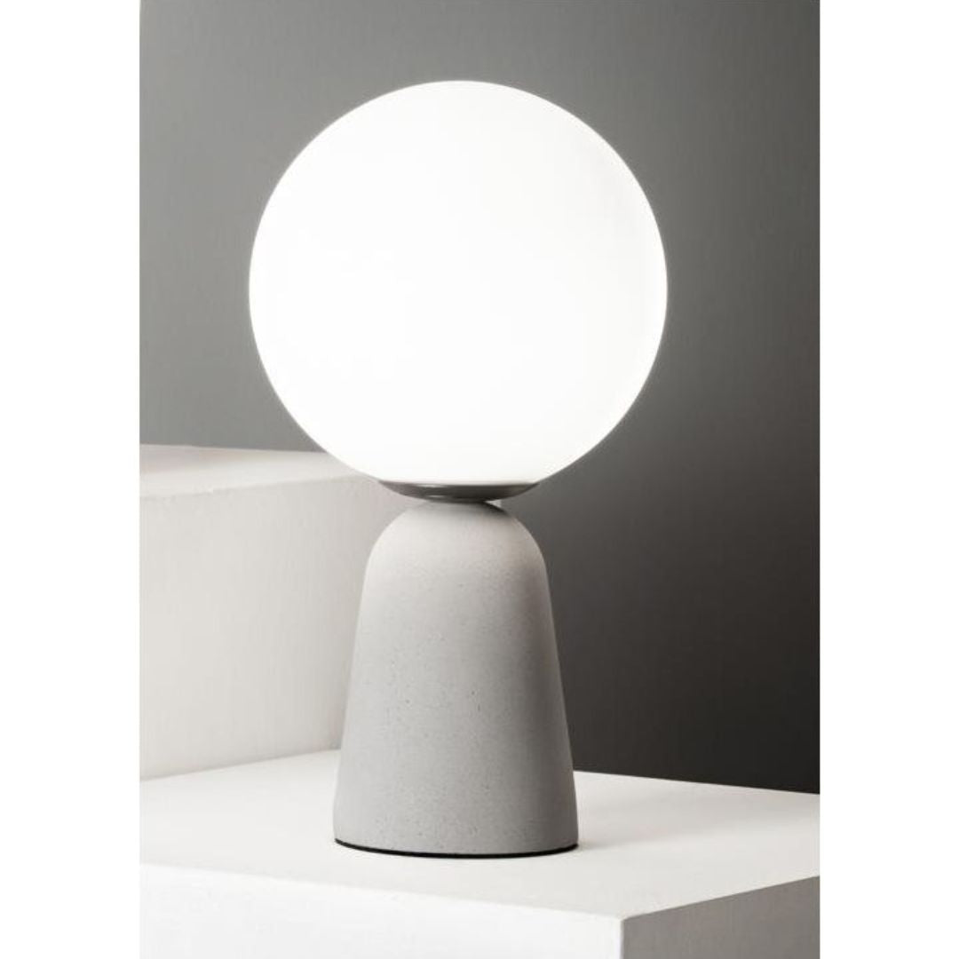 Lume da comodino in cemento e sferetta in vetro bianco art ROCK/L