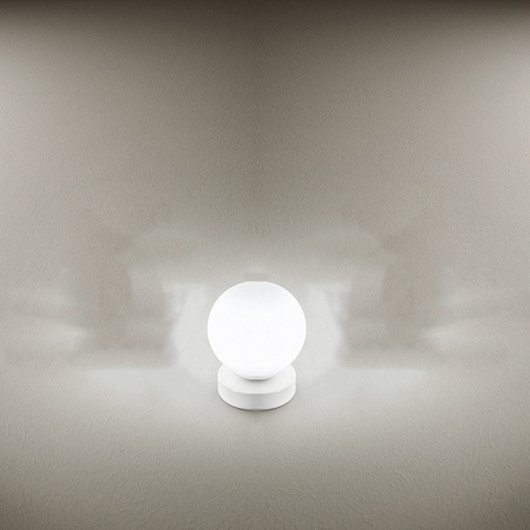 Lumetto moderno con base in metallo e sfera in vetro bianco art MAGA LUME Ø10 8066