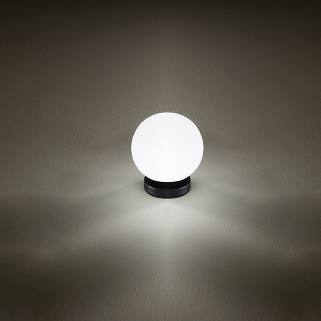 Lumetto moderno con base in metallo e sfera in vetro bianco art MAGA LUME Ø10 8066