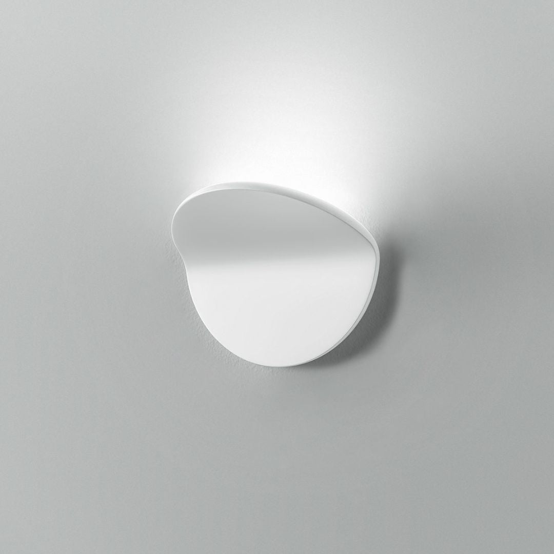 Applique moderna led in metallo piegato art PLUG A