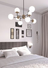 Lampada a sospensione moderna a 8 luci con sfere in vetro bianco e metallo nero e ottone art 1198/L8 Clear